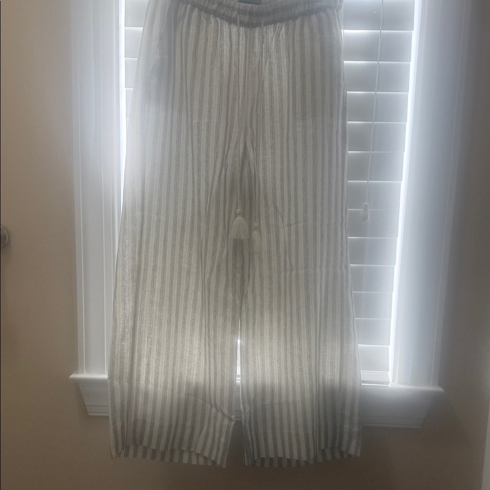 Banana Republic Striped Cream and Gray Cropped Pants